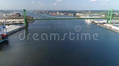 空中景观沃尔特惠特曼桥和特拉华河费城宾夕法尼亚州